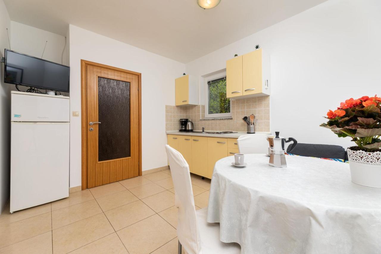 Apartment Mia Čižići Bagian luar foto