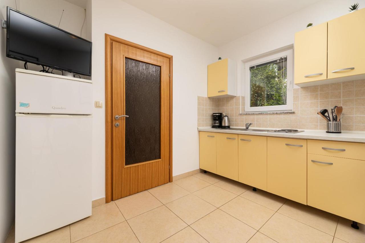 Apartment Mia Čižići Bagian luar foto