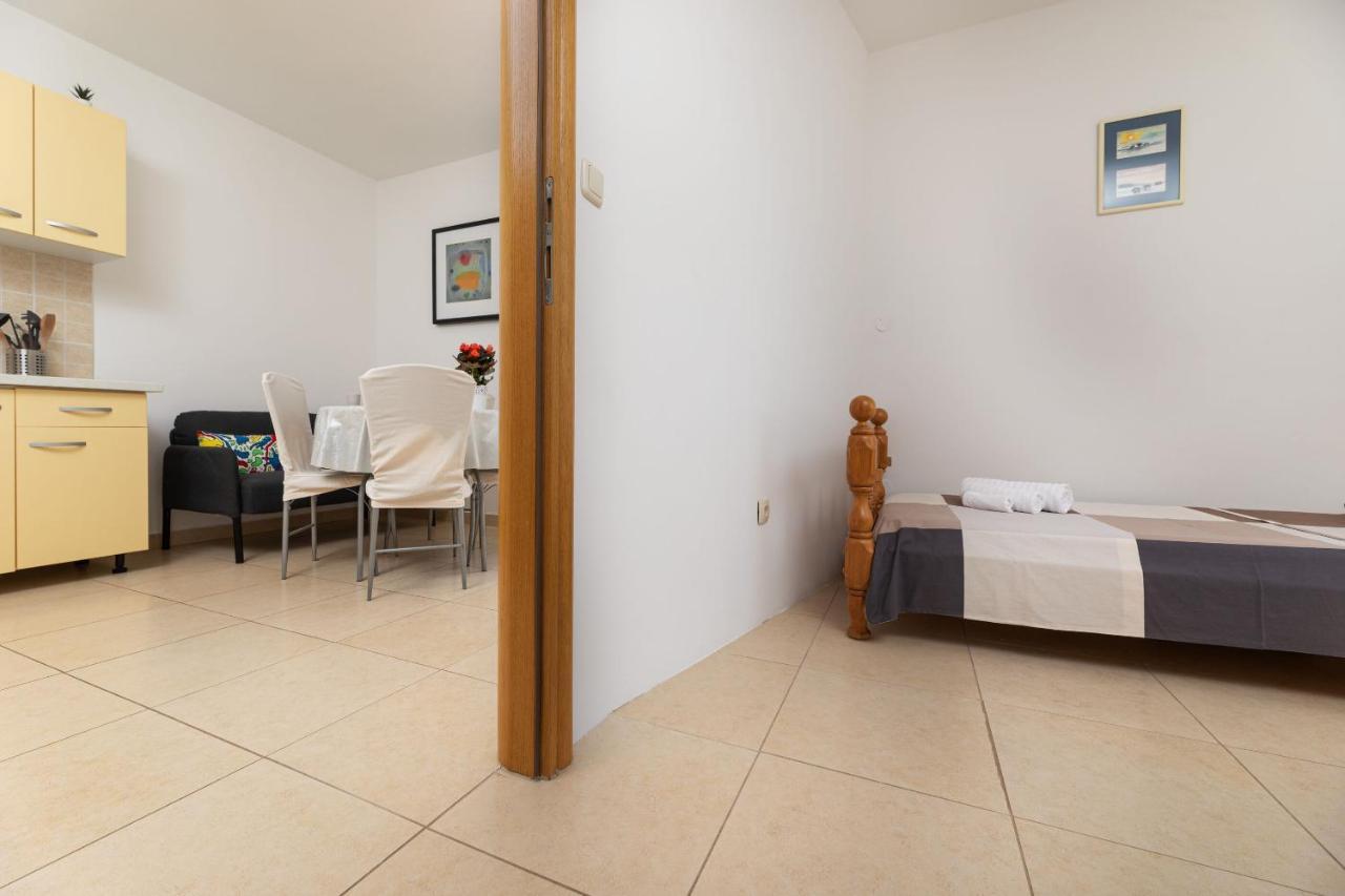Apartment Mia Čižići Bagian luar foto